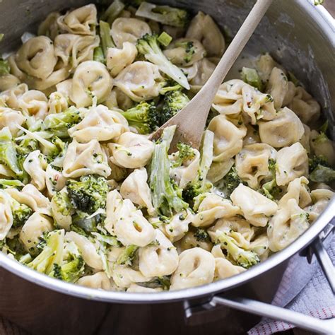 broccoli-alfredo-tortellini-recipe-spicy image