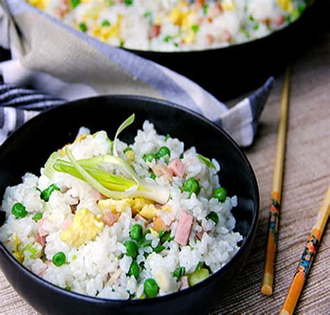 authentic-chinese-ham-and-egg-fried-rice-panning-the image