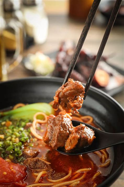 taiwanese-beef-noodle-soup-china-yummy-food image
