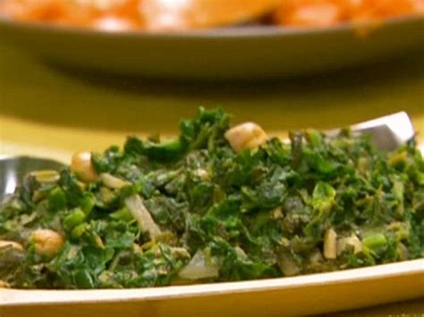 indian-spinach-and-chickpeas-recipe-dave-lieberman-food image
