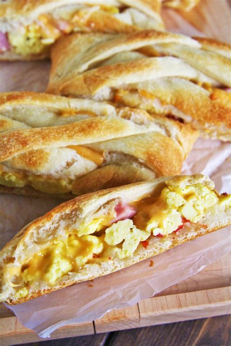 ham-egg-and-cheddar-breakfast-braid-the-tasty-bite image