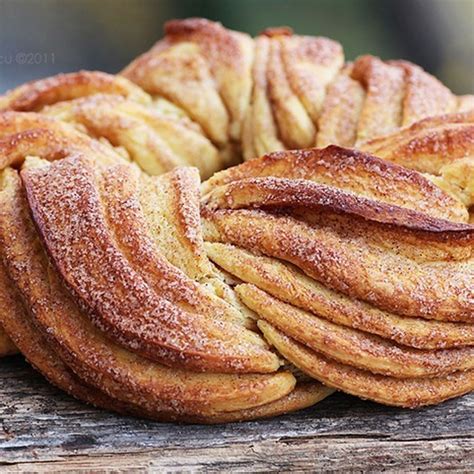 estonian-kringel-braided-cinnamon-bread-recipe-on image