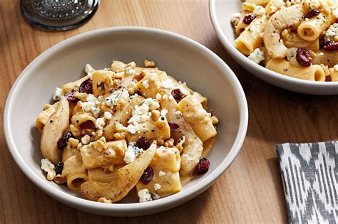 this-pear-and-gorgonzola-pasta-recipe-combines-the image