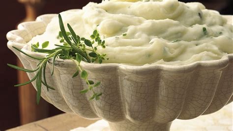 garlic-herb-mashed-potatoes-recipe-bettycrockercom image