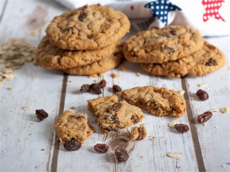quaker-vanishing-oatmeal-raisin-cookies-cdkitchen image