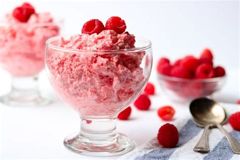 4-ingredient-raspberry-jello-salad-moms image