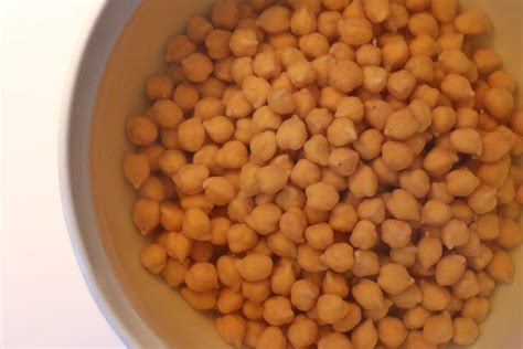 chickpeas-garbanzo-beans-the-nutrition-source image