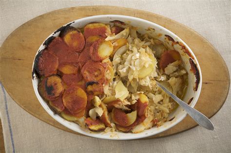 bacalhau-a-gomes-de-sa-salt-cod-onions-and-potatoes image