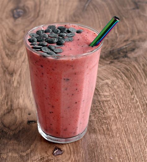 how-to-make-a-strawberry-milkshake-without-ice image