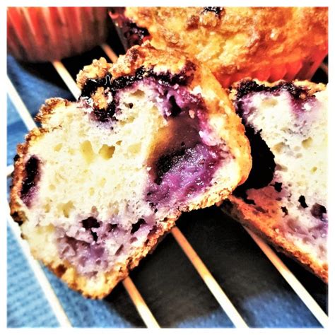 easy-blueberry-muffins-with-a-crunchy-topping-foodle image