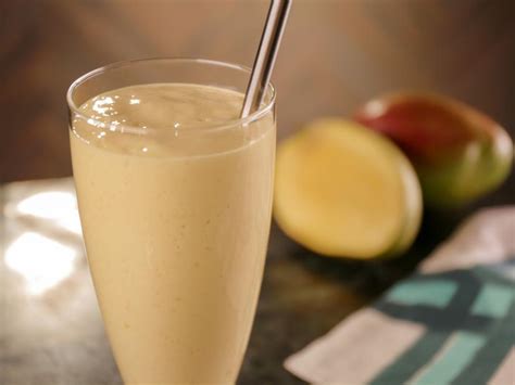 mango-cardamom-buttermilk-smoothie-recipe-food image