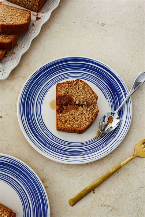 spiced-honey-and-rye-cake-neperfect image