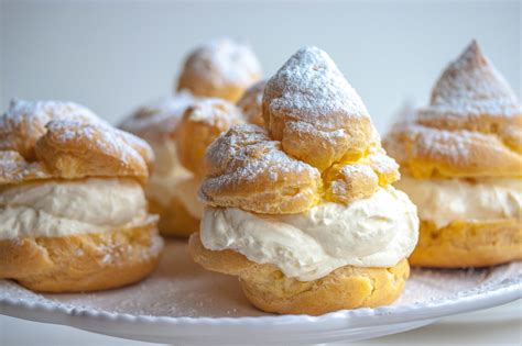 the-best-italian-cream-puffs-with-vanilla-ricotta-feeling image
