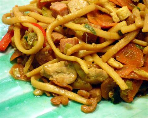 bami-goreng-indonesian-stir-fried-noodles-foodcom image
