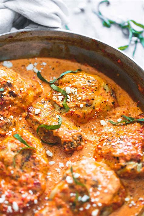mediterranean-chicken-with-roasted-red image