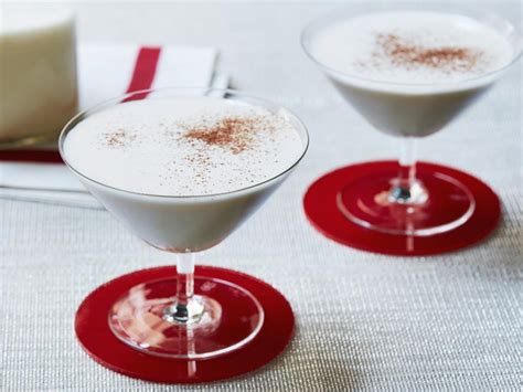 59-best-christmas-cocktail-recipes-holiday-drink-ideas-food image