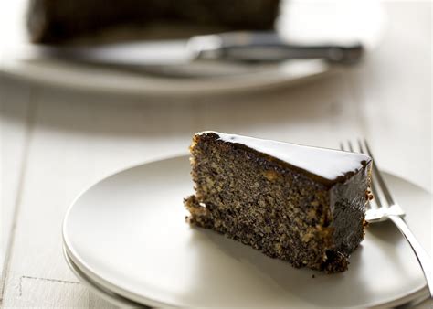 hungarian-poppyseed-and-walnut-cake-foodwise image