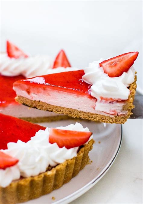 no-bake-white-chocolate-strawberry-tart-pretty image