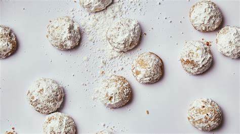 what-is-powdered-sugar-and-how-to-make-it-bon-apptit image