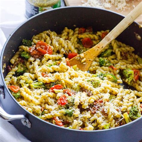 healthy-pasta-with-pesto-and-broccoli-ifoodrealcom image