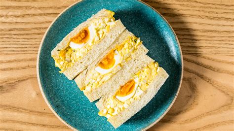 how-to-make-the-egg-salad-sandwich-that-drew-eyes image