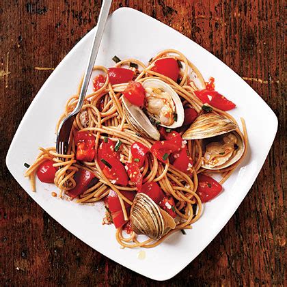 pasta-with-fresh-tomato-sauce-and-clams image