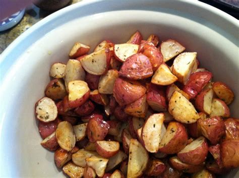 roasted-red-potatoes-and-baby-green-beans-the image