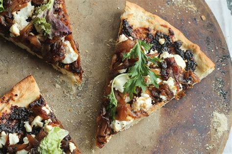 fig-caramelized-onion-and-goat-cheese-pizza image