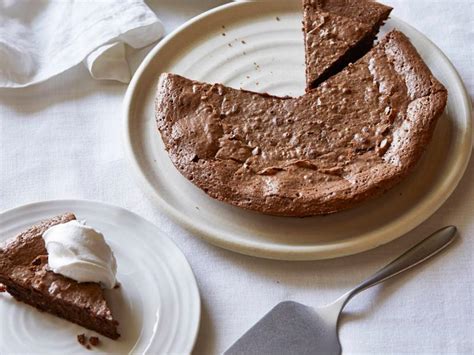 hazelnut-and-chocolate-pie-with-vanilla-whipped image