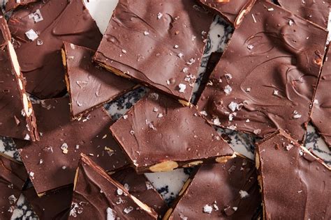 best-chocolate-almond-bark-how-to image