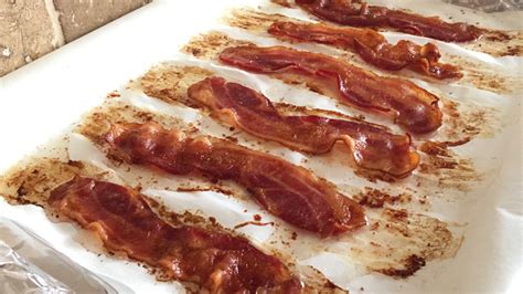 how-to-cook-bacon-in-the-oven-with-no-mess image