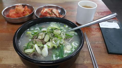 beef-broth-korean-restaurants-in-seoul-seolleongtang image