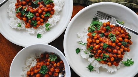 spiced-chickpeas-in-a-rich-tomato-sauce-abc-everyday image