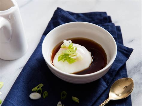 onsen-tamago-japanese-soft-cooked-egg-with-soy image