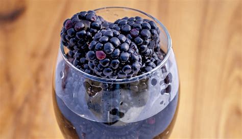 natural-homemade-blackberry-wine-hobby-farms image