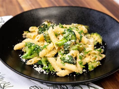sicilian-pasta-and-broccoli-recipe-antonia-lofaso-food image