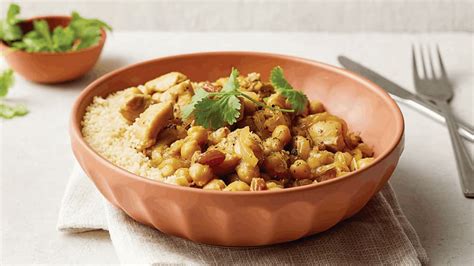 couscous-with-chicken-raisins-cinnamon-canadian image