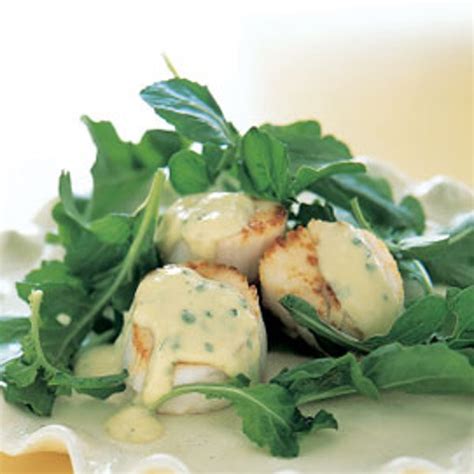 seared-scallops-with-roasted-garlic image