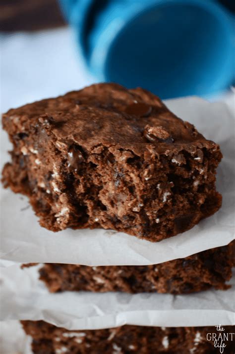 chewy-oatmeal-chocolate-chip-brownies-mom image