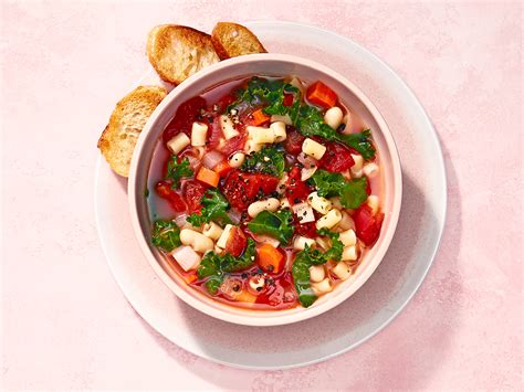hearty-vegan-minestrone-chatelaine image