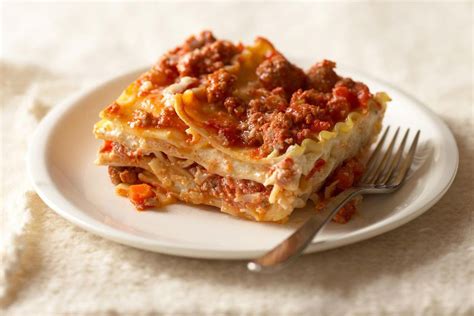 26-lasagna-recipes-your-family-will-love-the-spruce image