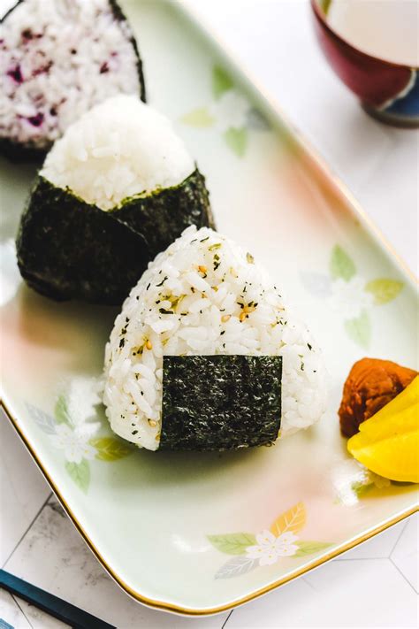 how-to-make-onigiri-japanese-rice-balls-ultimate-guide image