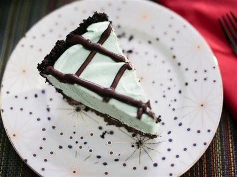 grasshopper-icebox-pie-recipe-valerie-bertinelli-food image