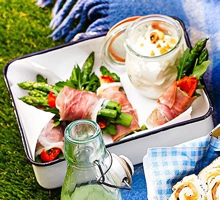 asparagus-prosciutto-bundles-with-goats-cheese image