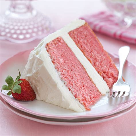 strawberry-cake-with-white-chocolate-cream-paula image