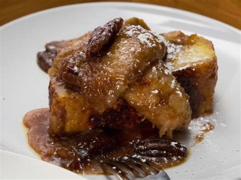 french-toast-roast-with-bananas-and-walnuts-food image