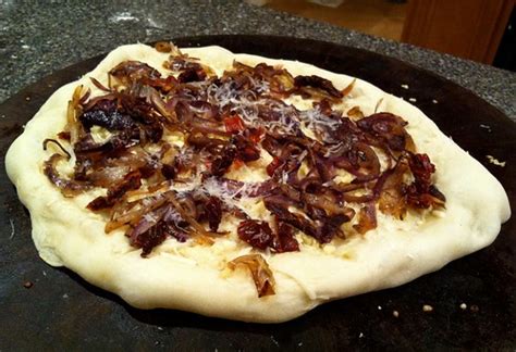 caramelized-onion-and-arugula-white-pizza-aggies image