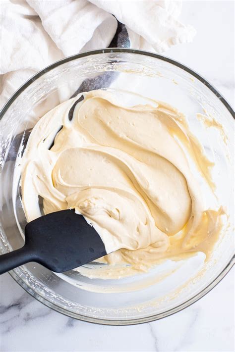 healthy-cream-cheese-frosting-with-greek-yogurt image