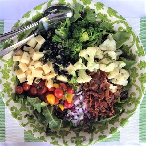 summer-vegetable-garden-salad-with-creamy-italian image