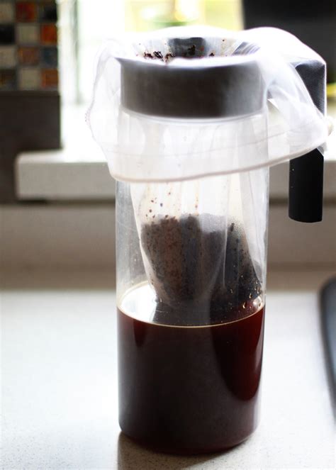how-to-make-cold-brew-iced-coffee-concentrate image